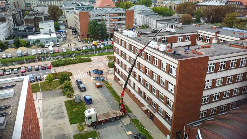 HDS - transport, usługi, wynajem 14 Usługa HDS Transport materiałów na dach