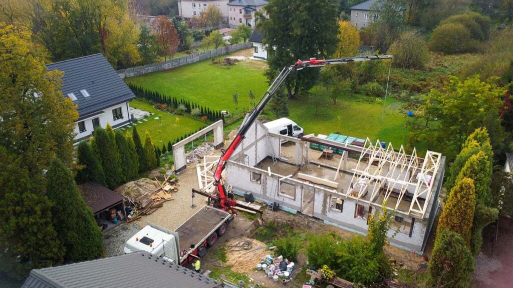 HDS - transport, usługi, wynajem 12 Usługi HDS - montaż wiązarów, więźby, montaż hal, konstrukcji stalowych